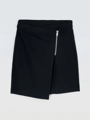 Czarna spódnica mini z ozdobnym zapięciem z przodu Reporter