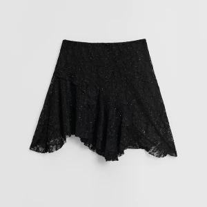 Czarna spódniczka koronkowa ze wszytymi spodenkami House