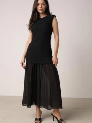 Czarna Sukienka Ażurowa z Usztywnioną Linią Ramion i Przezroczystym Dołem Semiriel yu & me