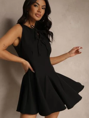 Czarna Sukienka Bez Rękawów o Rozkloszowanym Kroju Wiązana przy Dekolcie Hirkio lovery
