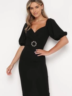 Czarna Sukienka Dopasowana z Paskiem i Klamrą w Talii oraz Bufiastymi Rękawami Lurdia