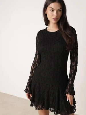 Czarna Sukienka Koronkowa z Rozkloszowanymi Rękawami Cinatea allyson