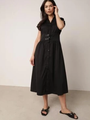 Czarna Sukienka Koszulowa z Modelującym Przeszyciem ze Sprzączkami w Talii Puresa m&d fashion