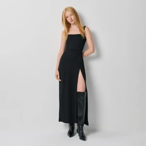 Czarna sukienka maxi bodycone z dekoltem karo i rozcięciem House