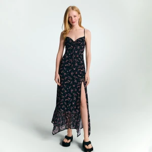 Czarna sukienka maxi na ramiączkach w kwiatki House