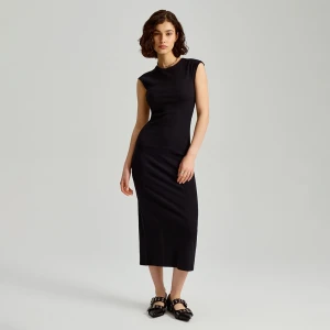 Czarna sukienka midi bez rękawów House