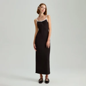 Czarna sukienka midi bodycon na białych ramiączkach House
