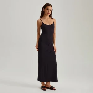 Czarna sukienka midi bodycon na ramiączkach House