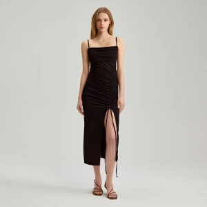 Czarna sukienka midi bodycone ze ściągaczem House