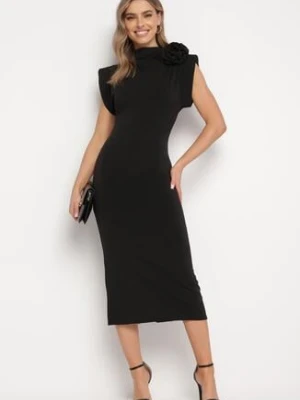 Czarna Sukienka Midi Dopasowana z Ozdobną Broszką w Kształcie Kwiatka Agnolia allyson