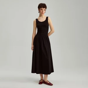 Czarna sukienka midi fit&flare z kieszeniami House