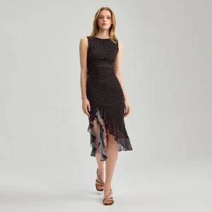 Czarna sukienka midi z asymetrycznym dołem i wzorem w kropki House