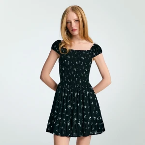 Czarna sukienka mini w niebieskie kwiatki z wiskozy House