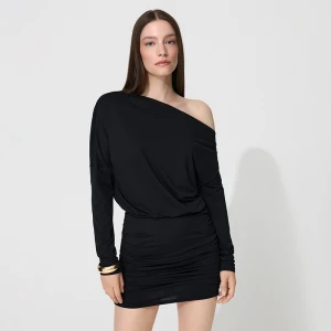 Czarna sukienka mini z długim rękawem i opuszczonym ramieniem House