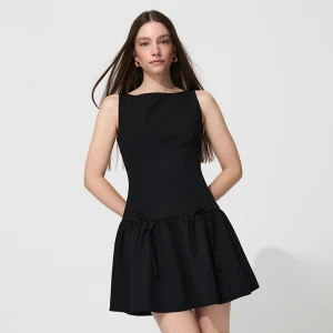 Czarna sukienka mini z rozkloszowanym dołem z kokardkami House