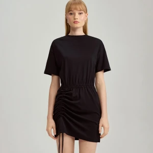 Czarna sukienka mini ze ściągaczem i marszczeniem House
