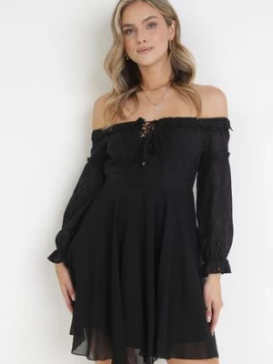 Czarna Sukienka Mini ze Sznurowaniem Ozdobiona Koronką Olymetina lovery