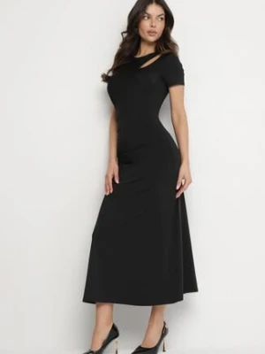 Czarna Sukienka o Dopasowanym Fasonie z Lekkimi Marszczeniami Aporea by swan