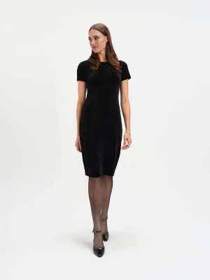Czarna sukienka o dopasowanym kroju Top Secret