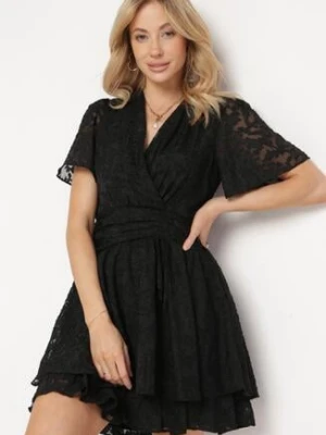 Czarna Sukienka o Rozkloszowanym Kroju z Dekoltem Zapinanym na Napy Uzimira retro & icone