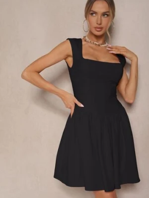 Czarna Sukienka o Rozkloszowanym Kroju z Kwadratowym Dekoltem Halivira retro & icone