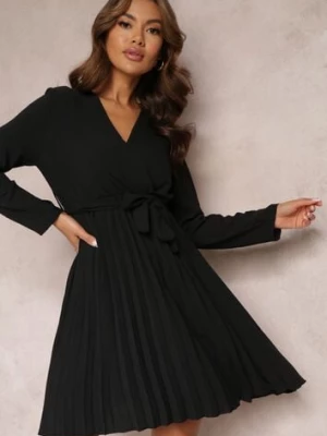 Czarna Sukienka Plisowana z Materiałowym Paskiem Jaresa new collection