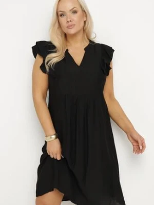 Czarna Sukienka Pudełkowa z Bawełną i Trójkątnym Dekoltem Ozdobiona Falbankami Vikirva christy
