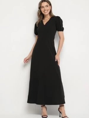 Czarna Sukienka Rozkloszowana z Trójkątnym Dekoltem Efralinae by swan