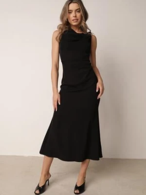 Czarna Sukienka VICES Ozdobiona Aplikacją na Ramieniu Palleleora