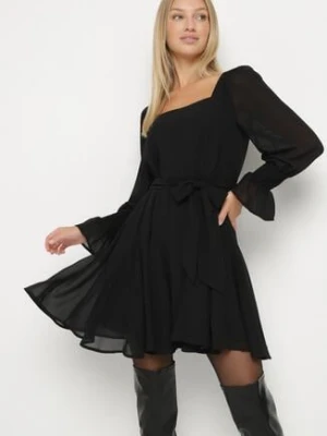 Czarna Sukienka Vices z Siateczkowymi Rękawami i Wiązanym Paskiem Resnala