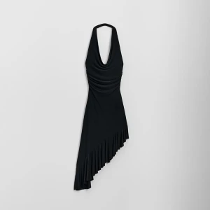 Czarna sukienka z asymetrycznym rozkloszowanym dołem House