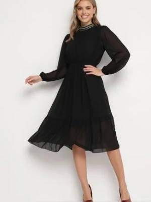 Czarna Sukienka z Gumką w Talii Ozdobiona Aplikacjami przy Dekolcie Lilirae lovery