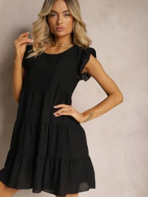 Czarna Sukienka z Krótkim Rękawem i Ozdobnymi Falbankami o Rozkloszowanym Kroju Vetesa defox