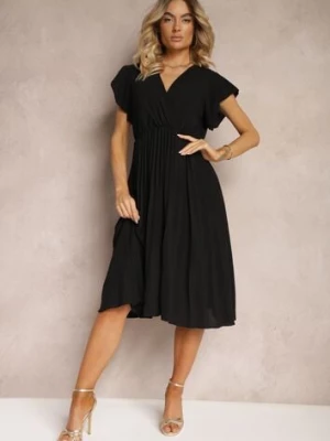 Czarna Sukienka z Trójkątnym Dekoltem z Gumką w Pasie o Plisowanym Kroju Doetta lovery