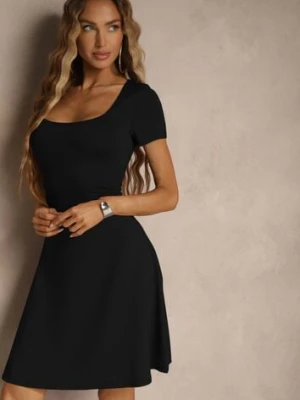 Czarna Sukienka z Wiskozą o Rozkloszowanym Kroju z Kwadratowym Dekoltem Miluriela by swan