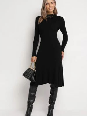 Czarna Sweterkowa Sukienka z Półgolfem i Rozkloszowanym Dołem Tamenesa