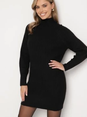 Czarna Sweterkowa Sukienka z Półgolfem i Wełną o Pudełkowym Kroju Norienne unigirl