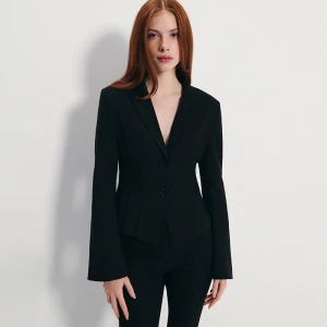 Czarna taliowana marynarka jednorzędowa z wiązaniem na boku House