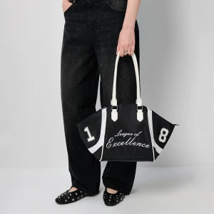 Czarna torba shopper z napisem League of Excellence House