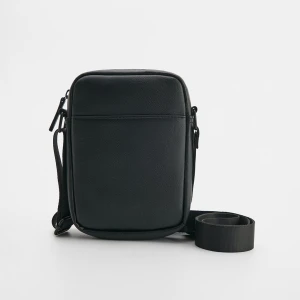 Czarna torebka crossbody z imitacji skóry House