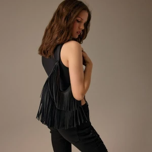 Czarna torebka na ramię z frędzlami House