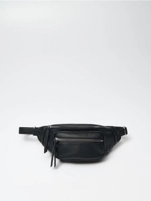Czarna torebka nerka z imitacji skóry House