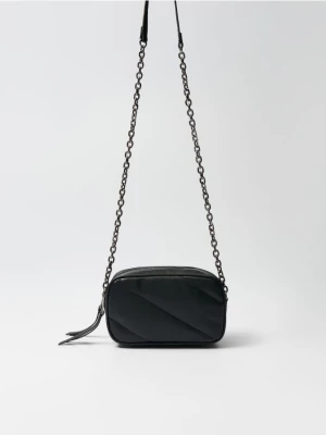 Czarna torebka pikowana crossbody House