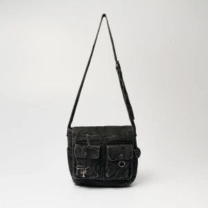 Czarna torebka typu flap bag acid wash House