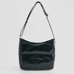 Czarna torebka z połyskującej sztucznej skóry House