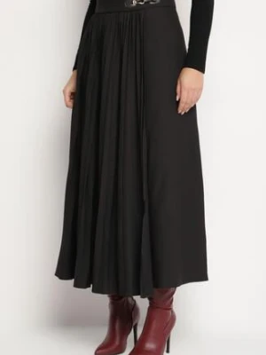 Czarna Trapezowa Spódnica Plisowana z Wiskozą Ozdobiona Klamrą Calemi