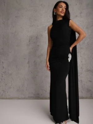 Czarna Wieczorowa Sukienka Marszczona z Wszytym Szalem i Biżuteryjną Broszką Cezalia allyson