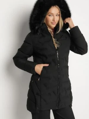 Czarna Zimowa Kurtka Pikowana z Kapturem z Futrem i Napami po Bokach Zenilda romee's