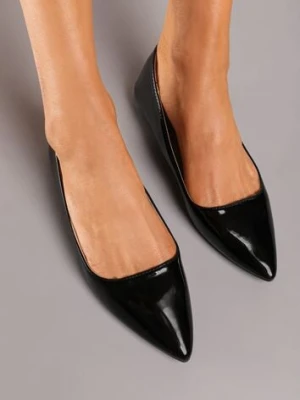 Czarne Balerinki na Płaskiej Podeszwie w Klasycznym Stylu Elithra