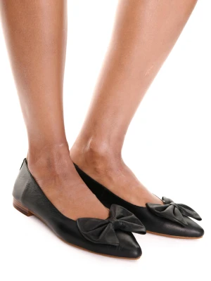 Czarne baleriny skórzane CARINII B10328-E50-000-000-000